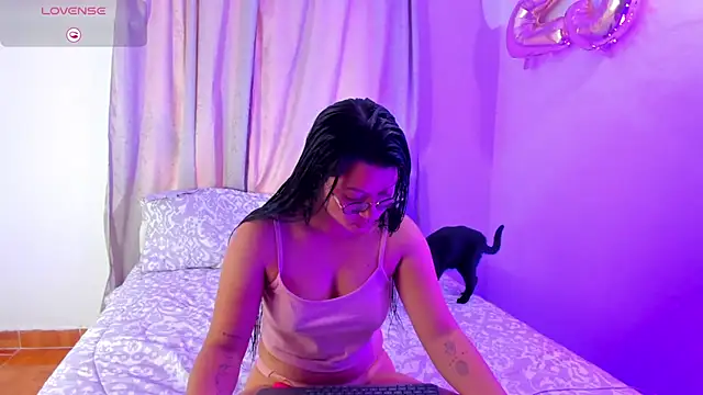 Dilan and Mia online show from November 9, 2025, 7:29 pm