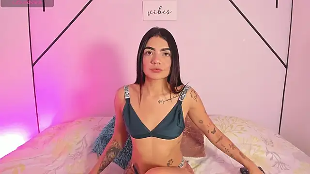 MiahCornell  online show from November 26, 2025, 8:42 pm