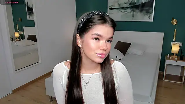 HollisHearl online show from September 17, 2025, 7:10 am