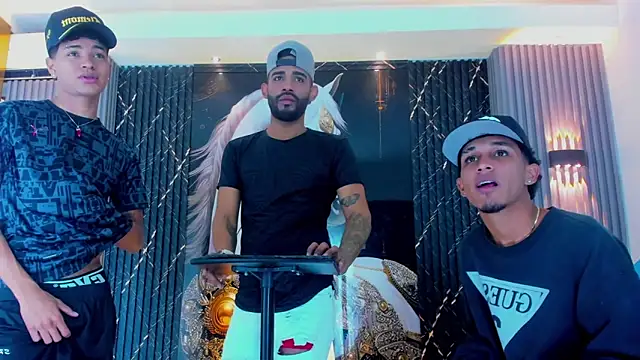 Snapshot of Dominic_Max_ chatting on November 7, 2025, 5:01 am Dominic Max online show from November 7, 2025, 5:01 am