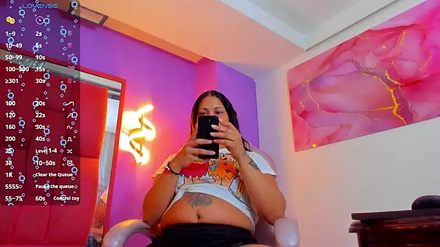 Snapshot of EllieTrinket_ chatting on March 24, 2026, 8:20 pm EllieTrinket online show from March 24, 2026, 8:20 pm