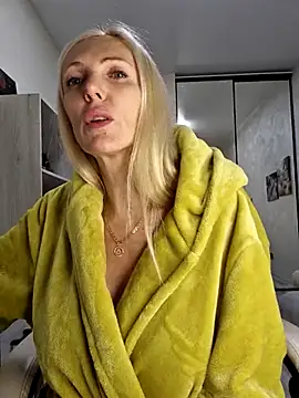 Monna online show from November 5, 2025, 2:42 pm