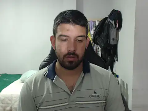 Axel11113 online show from November 19, 2025, 2:44 am