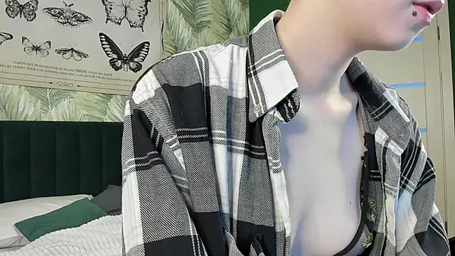 CarolineRichter online show from November 21, 2025, 2:10 am