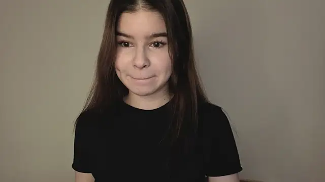 Snapshot of sladkoezzzka chatting on October 10, 2025, 5:14 pm sladkoezzzka online show from October 10, 2025, 5:14 pm