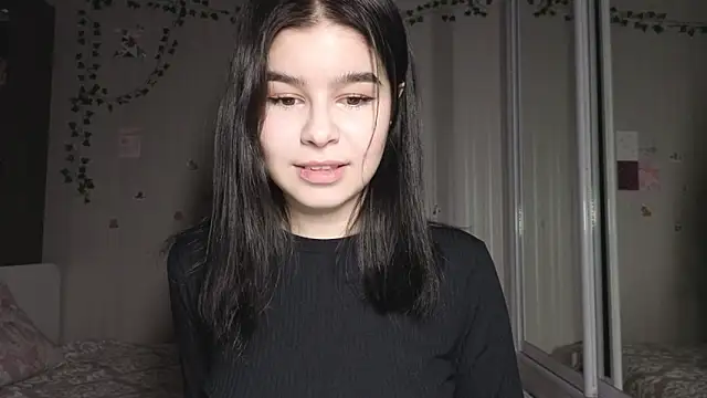 Snapshot of sladkoezzzka chatting on October 22, 2025, 5:56 pm sladkoezzzka online show from October 22, 2025, 5:56 pm