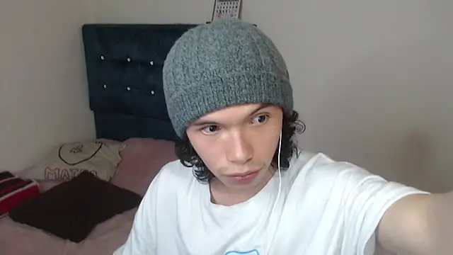 Snapshot of Xoxo_Smiles chatting on October 18, 2025, 8:22 pm Xoxo Smiles online show from October 18, 2025, 8:22 pm