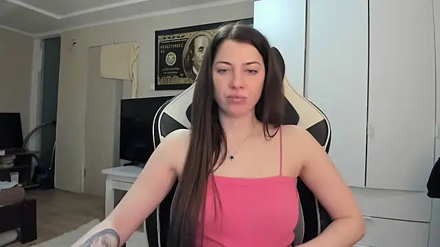 Snapshot of EmiLovsi chatting on March 4, 2026, 8:05 pm EmiLovsi online show from March 4, 2026, 8:05 pm