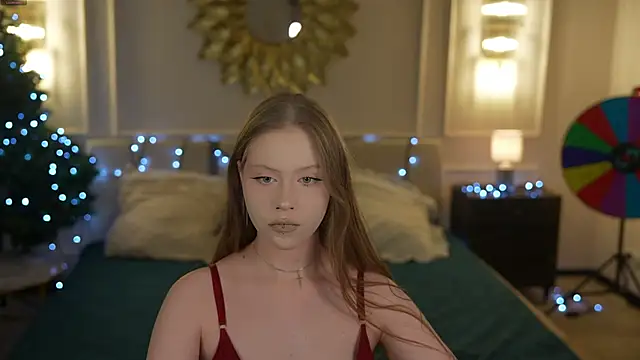 Esmie Smile online show from December 18, 2025, 8:56 pm