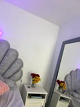 emma-conti2 online show from November 24, 2025, 1:11 pm