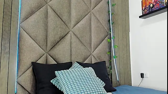 RiriiBrunette   online show from October 17, 2025, 7:48 pm