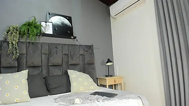 RiriiBrunette   online show from October 19, 2025, 11:46 am