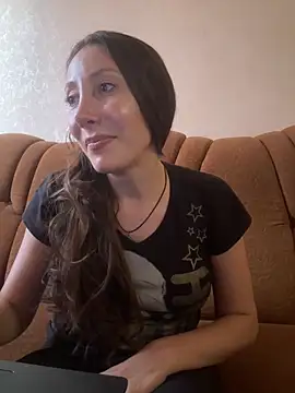 HellaryTourent online show from September 9, 2025, 2:26 pm