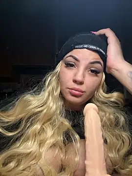 sexybunny18255 online show from October 14, 2025, 8:42 pm