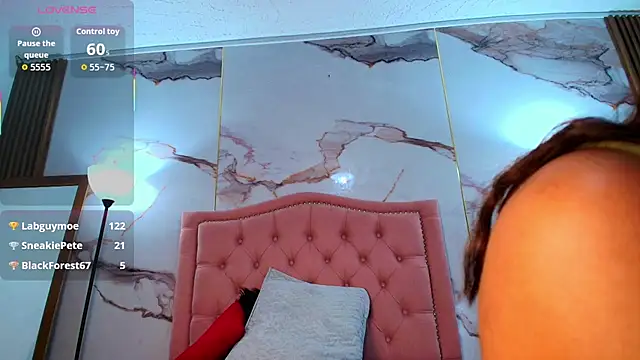 AlyaThompson online show from December 5, 2025, 4:11 am