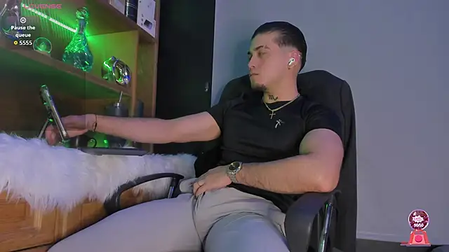 Gael williams1 online show from November 3, 2025, 8:23 pm