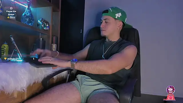 Gael williams1 online show from December 21, 2025, 9:37 pm