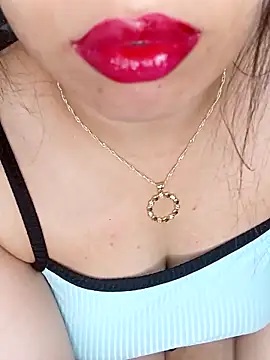 Queen-15 online show from November 16, 2025, 2:11 pm