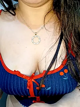 Queen-15 online show from November 19, 2025, 6:19 pm