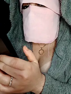 Queen-15 online show from December 17, 2025, 8:19 am