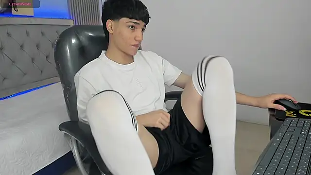 Snapshot of SamBlack_ chatting on June 1, 2026, 2:17 pm SamBlack online show from June 1, 2026, 2:17 pm