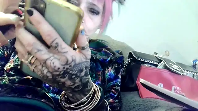 Snapshot of Evieskyy@xh chatting on November 25, 2025, 6:19 pm Evieskyyxh online show from November 25, 2025, 6:19 pm