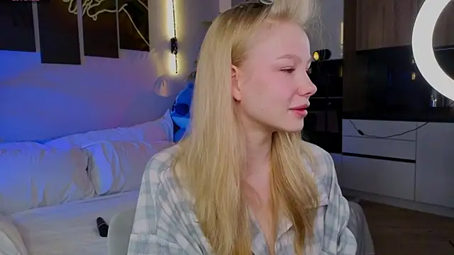 emilyshepar d online show from April 16, 2026, 3:29 am