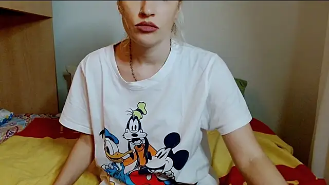 Snapshot of SatinQueen90 chatting on November 25, 2025, 8:14 am SatinQueen90 online show from November 25, 2025, 8:14 am