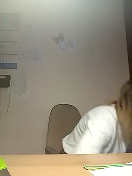 Ami Foxy online show from December 17, 2025, 7:13 am