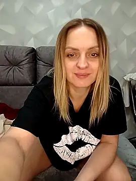 Ami Foxy online show from December 22, 2025, 4:29 pm