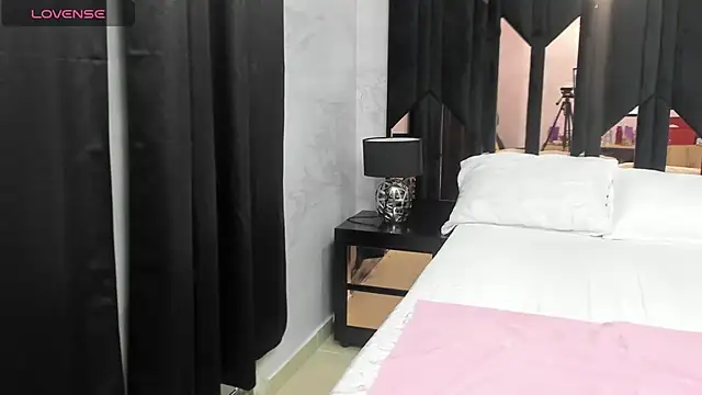 bianca milf4u online show from October 5, 2025, 11:01 am