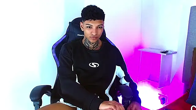 Snapshot of Rick_Wade chatting on February 17, 2026, 4:10 am Rick Wade online show from February 17, 2026, 4:10 am