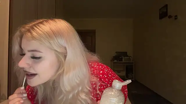 Snapshot of sunshinyflash chatting on November 18, 2025, 6:11 pm sunshinyflash online show from November 18, 2025, 6:11 pm