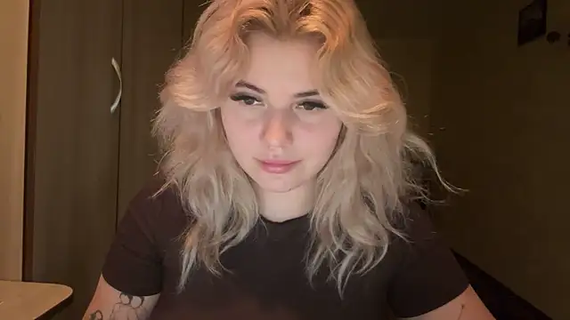 Snapshot of sunshinyflash chatting on November 20, 2025, 2:40 pm sunshinyflash online show from November 20, 2025, 2:40 pm