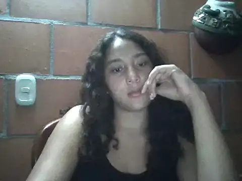 Snapshot of AnaisVelvet11 chatting on October 7, 2025, 11:39 pm AnaisVelvet11 online show from October 7, 2025, 11:39 pm