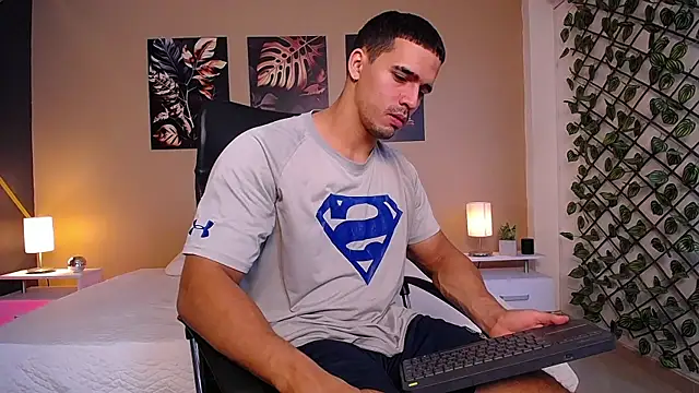 ChristopherBlack  online show from September 29, 2025, 12:55 pm