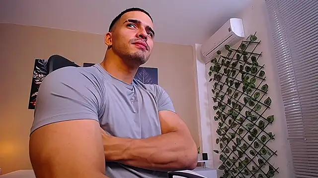 ChristopherBlack  online show from November 17, 2025, 1:15 pm