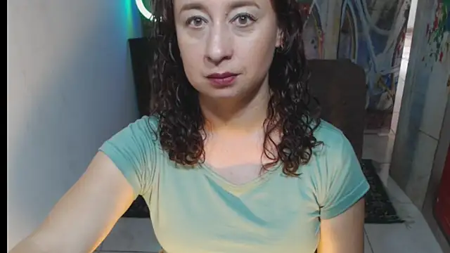 Milf Valeria online show from December 4, 2025, 5:23 pm