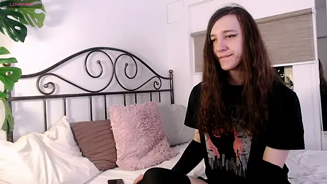 SilverMuse online show from April 7, 2026, 4:25 am