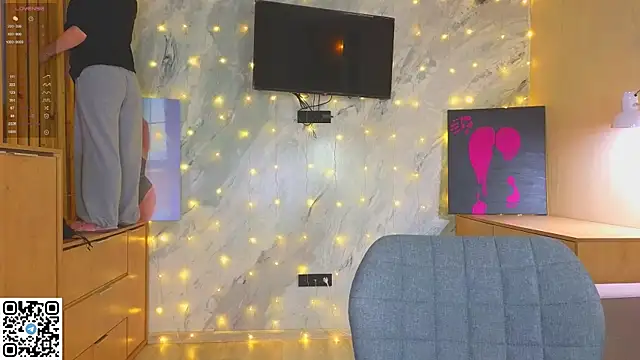 Snapshot of miss_bubbles_ chatting on December 18, 2025, 11:19 pm miss bubbles online show from December 18, 2025, 11:19 pm