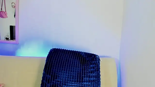 Snapshot of snow_doll chatting on November 5, 2025, 10:24 pm snow doll online show from November 5, 2025, 10:24 pm