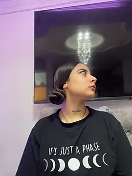 AlliceWinter online show from November 15, 2025, 2:32 pm