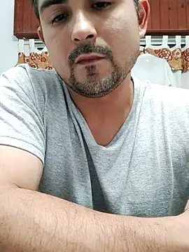 Bradd 32 online show from November 17, 2025, 2:48 am