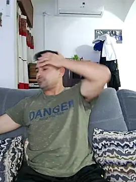 Bradd 32 online show from December 18, 2025, 3:11 am