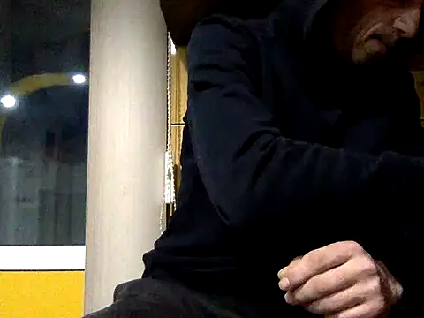 adiluci1 online show from December 21, 2025, 3:19 am