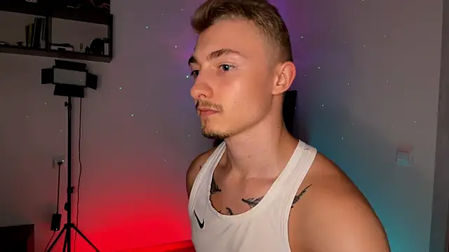 Snapshot of Artur__Skott chatting on October 14, 2025, 5:57 pm Artur Skott online show from October 14, 2025, 5:57 pm