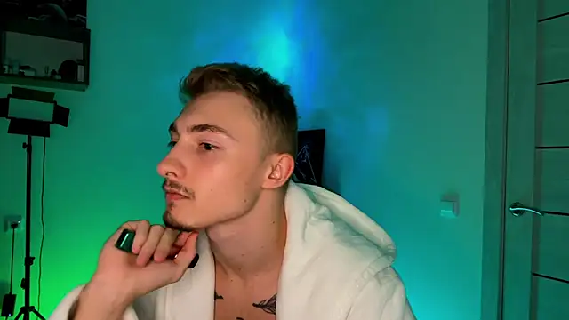 Snapshot of Artur__Skott chatting on October 16, 2025, 7:55 pm Artur Skott online show from October 16, 2025, 7:55 pm