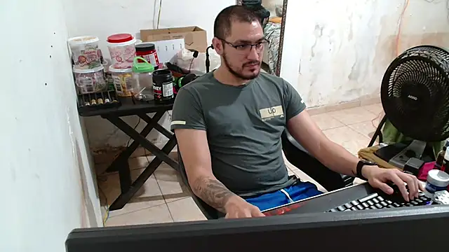 Leonino231 online show from October 9, 2025, 10:32 pm