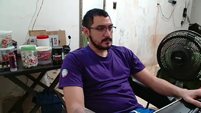 Leonino231 online show from November 27, 2025, 5:24 pm