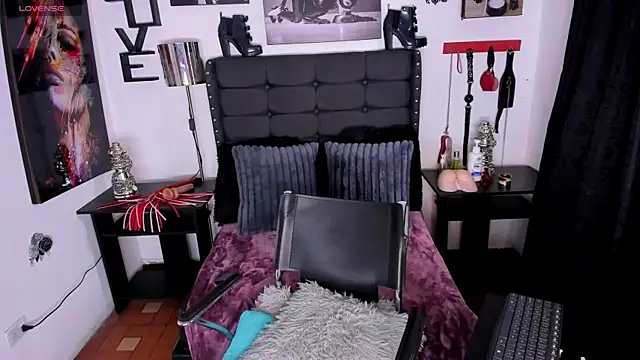 LunarisSmith online show from April 19, 2026, 6:10 pm